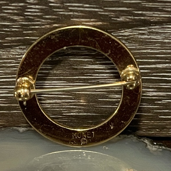Vintage Monet Gold Plated Broch - Picture 3 of 3